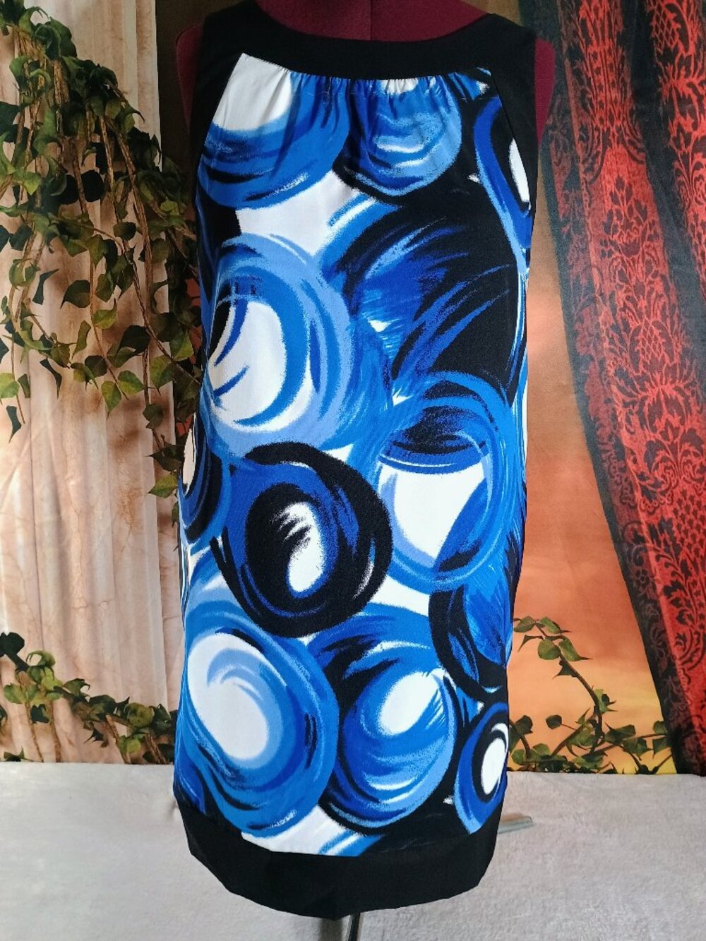 EUC AB Studio Size 14 Blue & White Abstract Art Sleeveless Sheath Dress